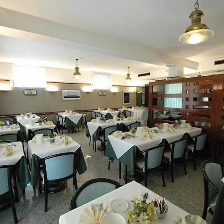 كريستال فندق 4*